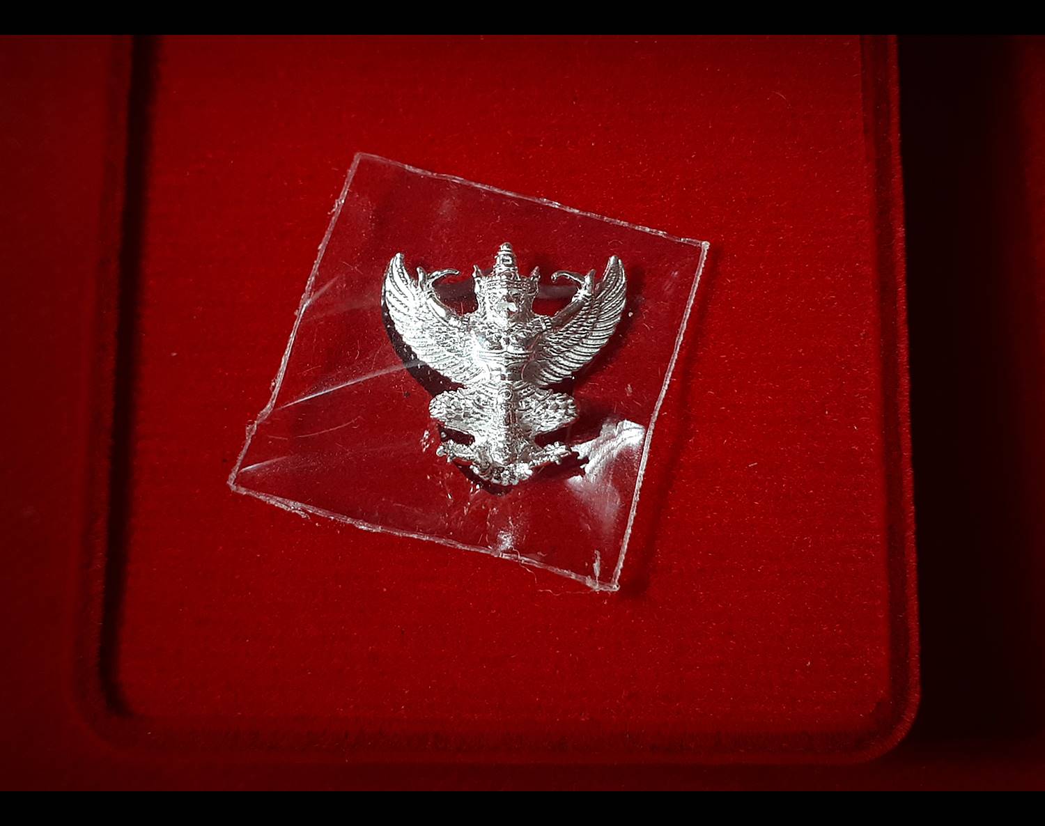 พญาครุฑ เนื้อเงินแท้ (ขนาดเล็กห้อยคอ) ปี2557 (หลวงพ่อรวย หลวงพ่อเพิ่ม หลวงพ่อพูน ร่วมปลุกเสก วัดป่าเลไลย์) #รับประกันแท้