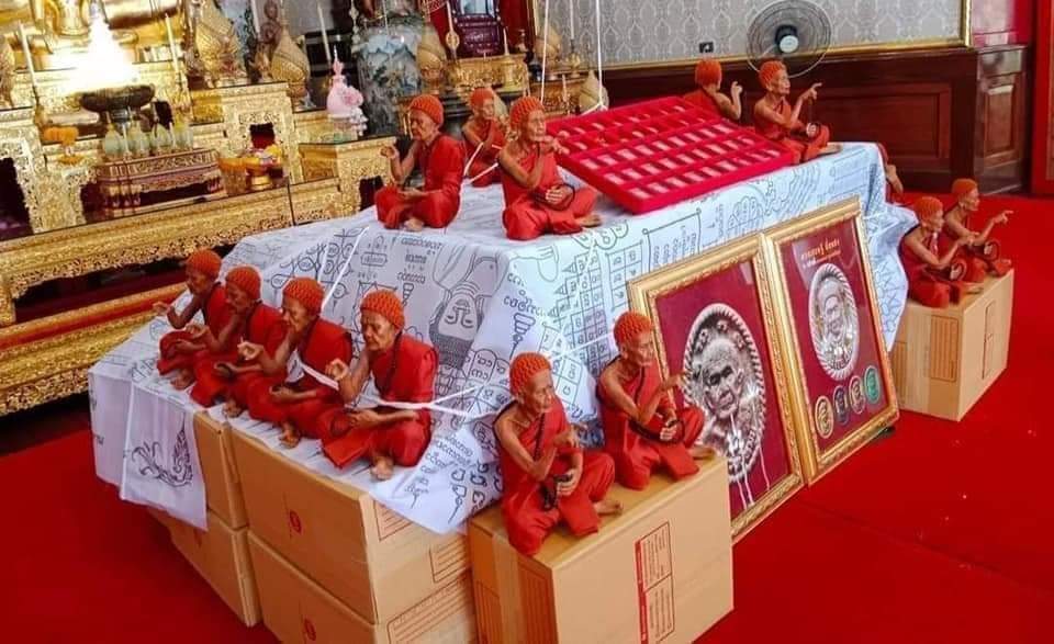 รูปหล่อ หลวงปู่หมุน วัดบ้านจาน ชี้ให้รวยทันใจ (ขนาดตั้งบูชา สูง9นิ้ว ฐาน7นิ้ว) ปี2562 #รับประกันแท้