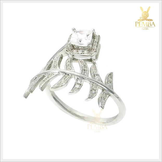 แหวนเพทายขาว ดีไซน์สวยเก๋ เพิ่มเสน่ห์บนนิ้ว เงินแท้925 แหวนพลอยแท้