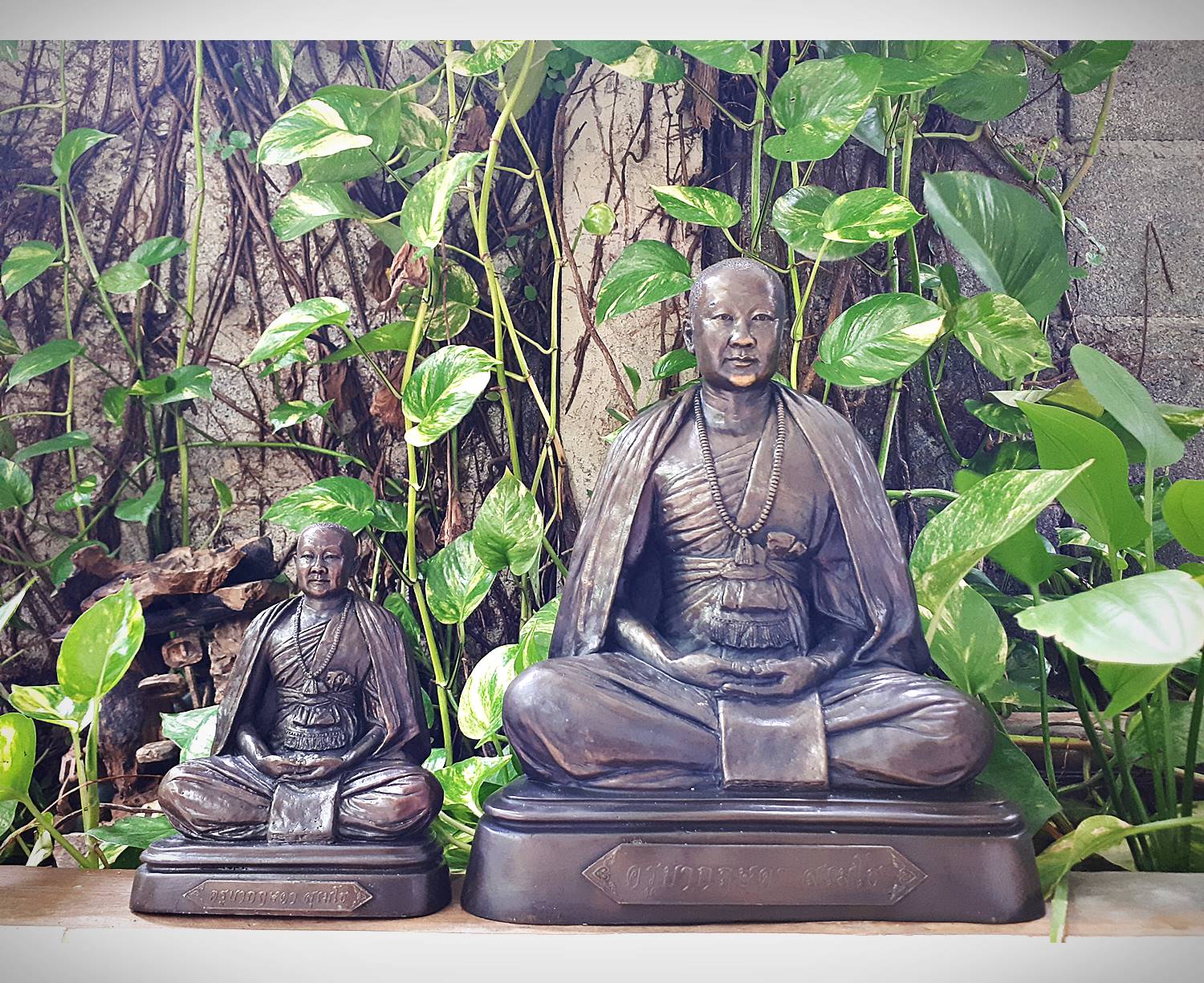 รูปหล่อ พระครูบากฤษดา วัดสันพระเจ้าแดง ปี2561 (หน้าตัก 9นิ้ว) เนื้อทองเหลืองรมดำ (เลขโค็ดมงลคล ๑๙)