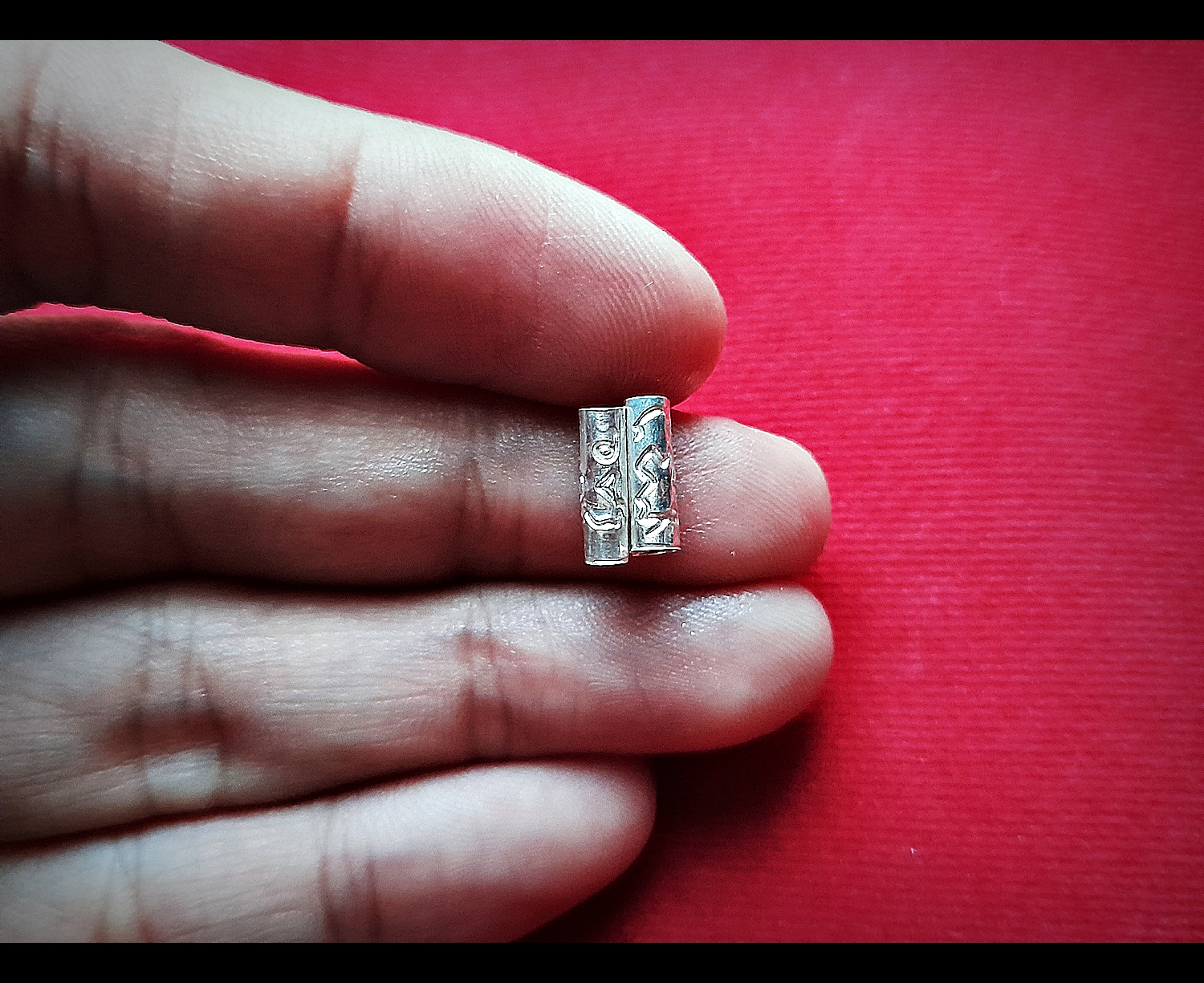 ตะกรุดสาริกา คู่(ตัวเมีย ตัวผู้) เนื้อเงินแท้ (2ดอก) (เมตตา มหาเสน่ห์ ค้าขาย) - หลวงพ่อเล็ก วัดท่าขนุน (ปลุกเสก วัดบ้านห้วยน้ำขาว ปี2563)