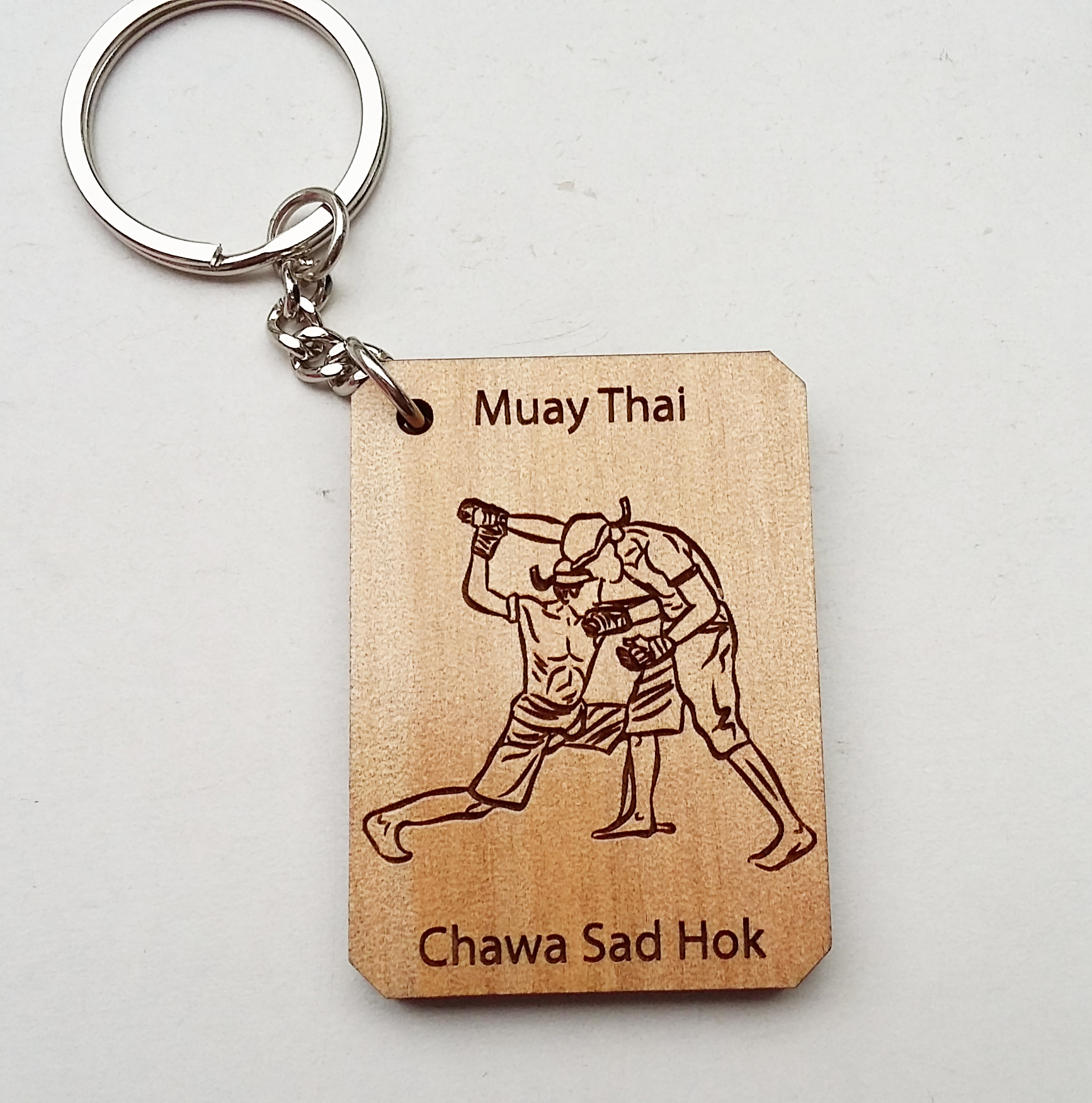 พวงกุญแจไม้แกะสลัก แม่ไม้มวยไทย-ชวาซัดหอก