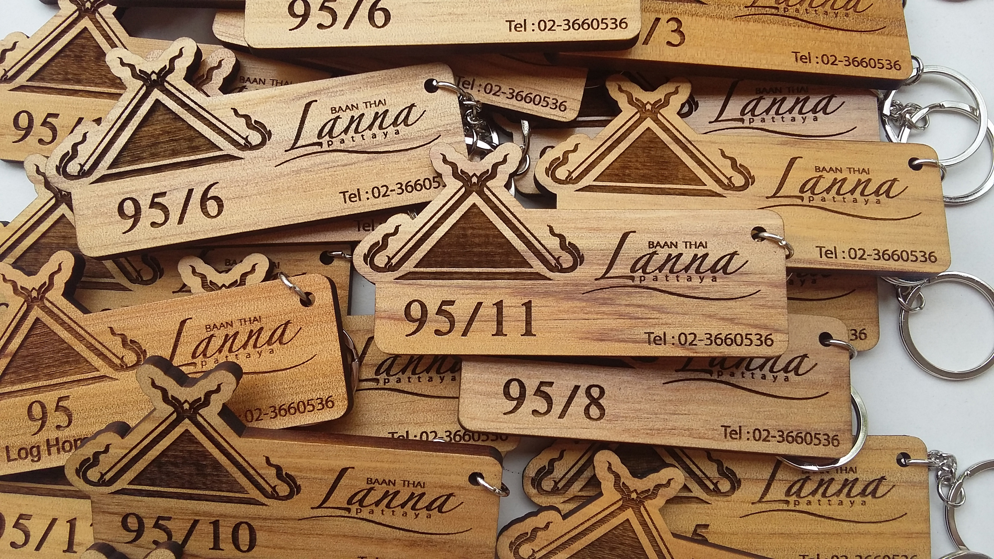 พวงกุญแจไม้ พวงกุญแจบ้าน - บ้านไทยล้านนา พัทยา (ฺBaan Thai Lanna Pattaya)