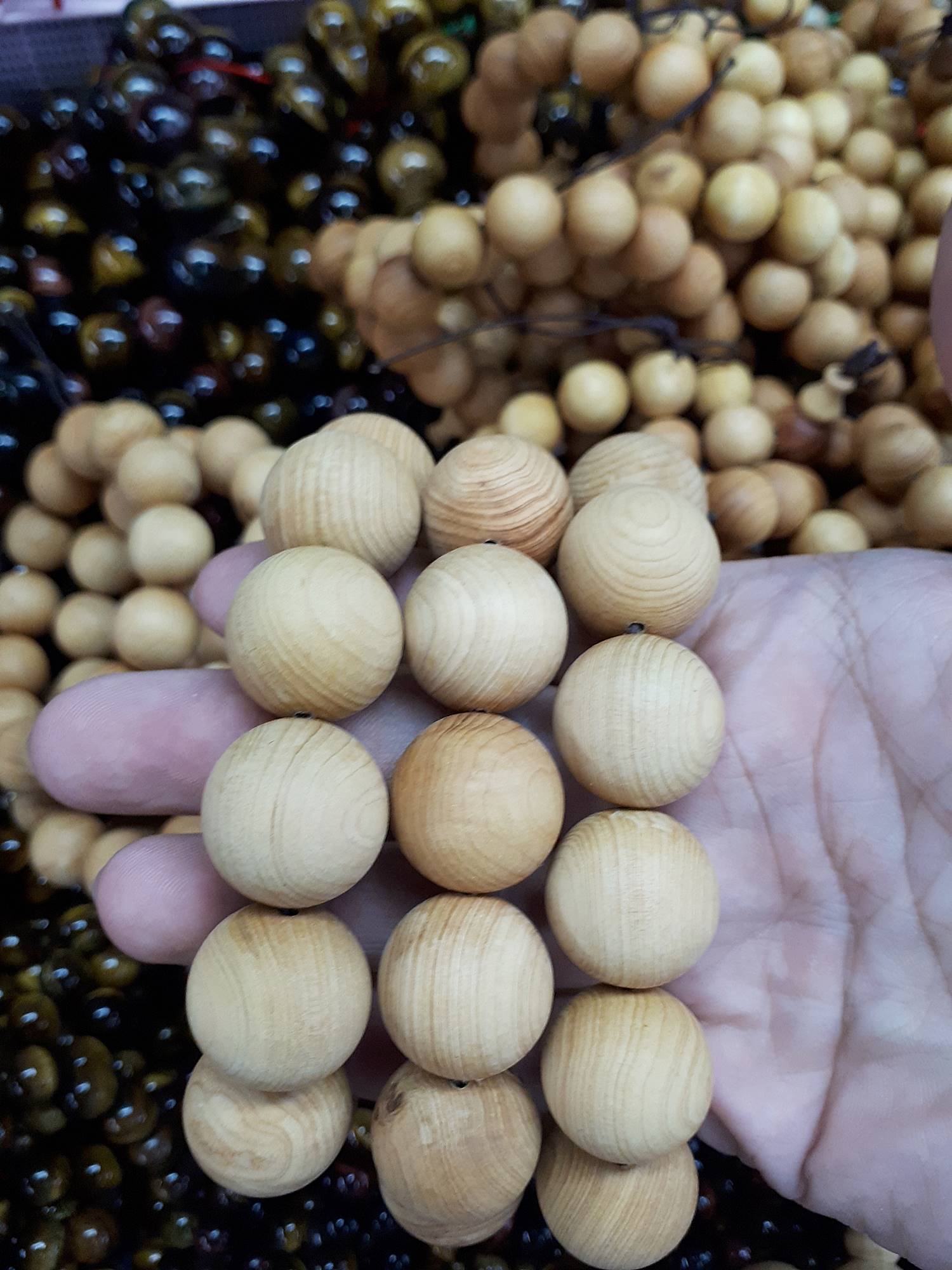 ้ประคำ ข้อมือ เนื้อไม้หอม (เม็ดใหญ่ 12เม็ด) (ขายปลีก ขายส่ง)