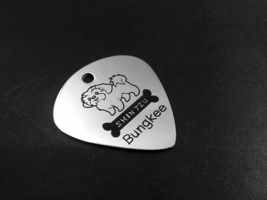 แบบ : ปิ้กกีต้าร์ 3.5x3.1 cm.