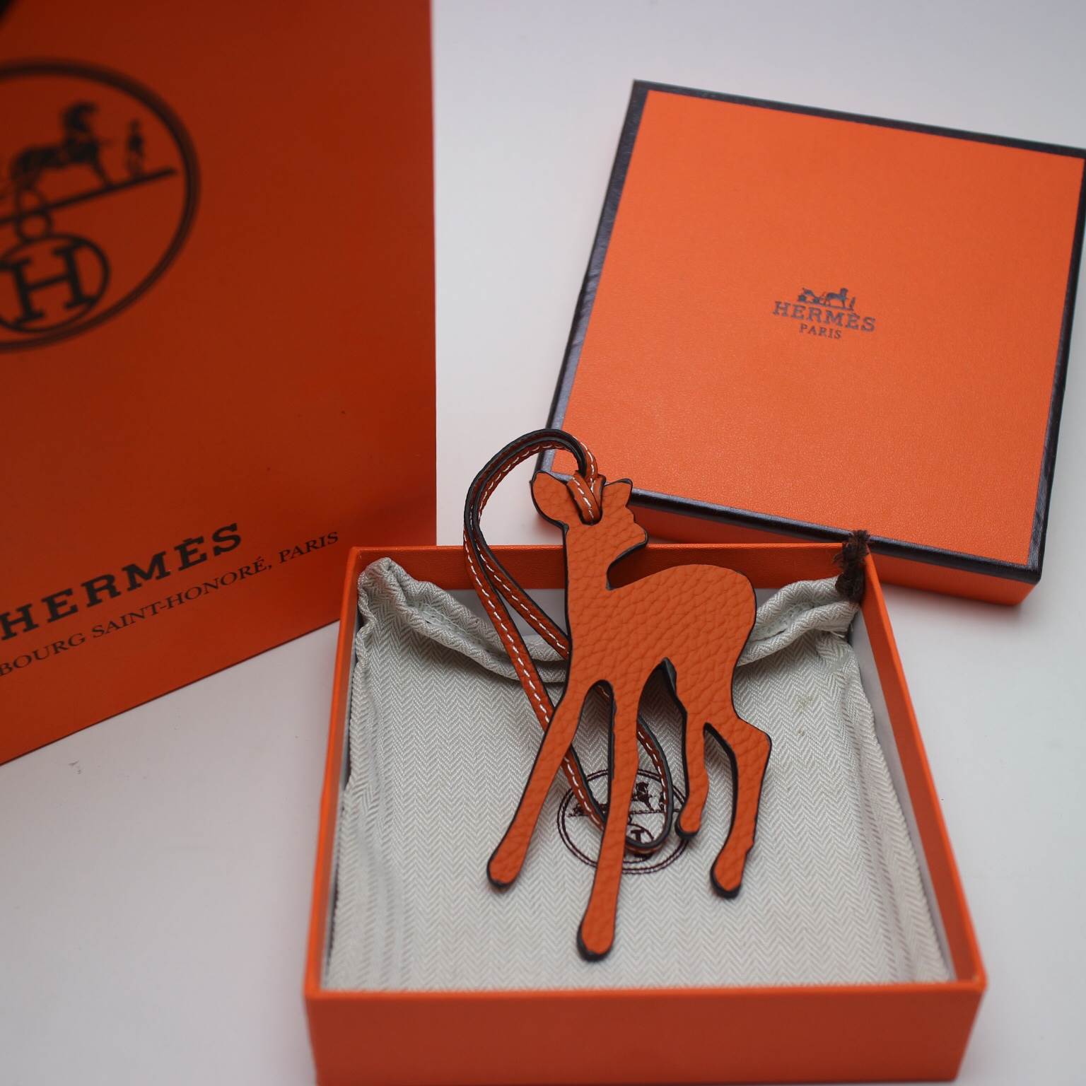 ที่คล้อง ที่ห้อย กระเป๋า hm togo leather รูปกวาง มีหลายสี สต๊อกเปลี่ยนตลอดสอบถามได้ค่ะ