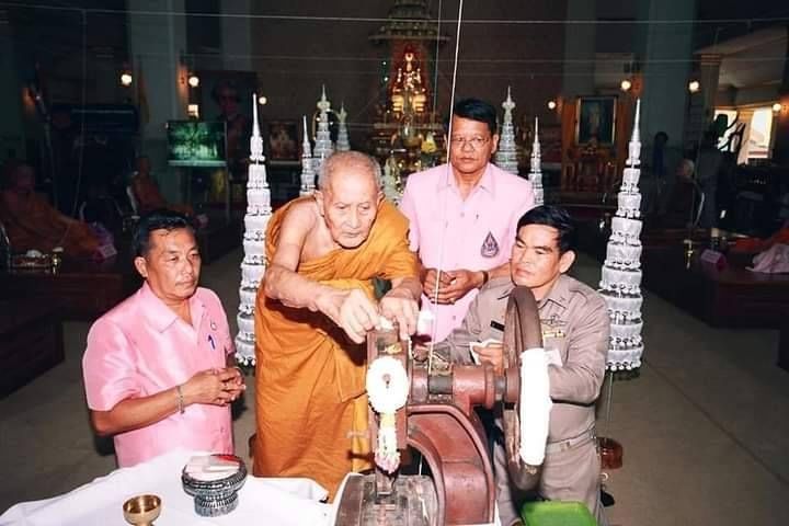 พระสมเด็จ นางพญา (พิมพ์สมเด็จจิตรลดา) หลังฝัง ฝังทั้งข้าวทิพย์-ว่านไพลดำ (ได้มวลสารพระราชทาน จาก ร.9) ปี2548-2549 #รับประกันแท้และทัน - (กรอบไมครอนชุบทอง เลี่ยมกันน้ำ)