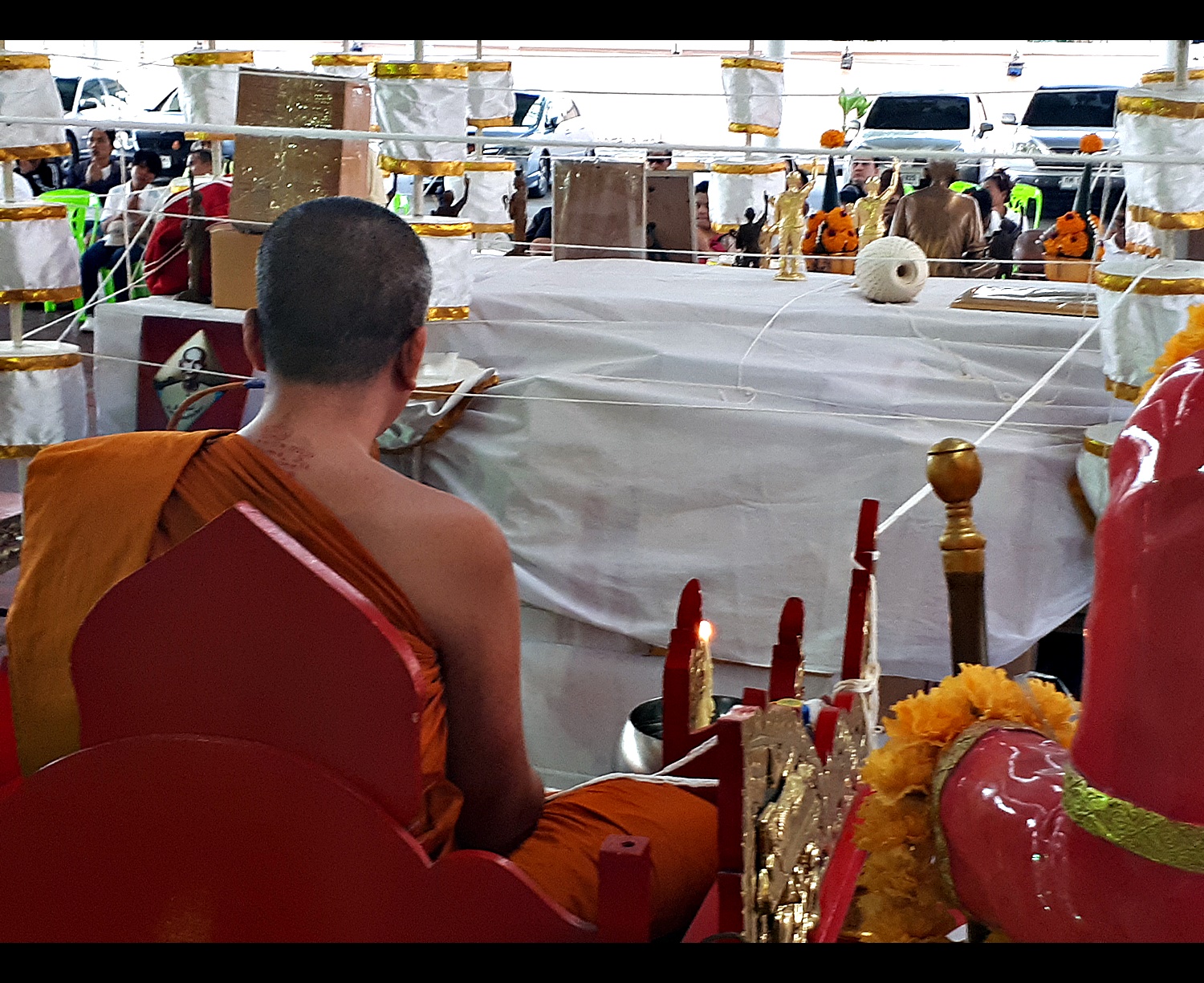 รูปหล่อ เซียนแปะ วัดศาลเจ้า ถือ กระบี่และแส้ ล้างอาถรรพ์ (ขนาด 8.9นิ้ว) (สร้างตามจำนวนที่สั่งจอง) เนื้อโลหะชนวน ฐานบรรจุผงมวลสารฟ้าประทานพร ปี2561 #รับประกันแท้ - หลวงพี่เก่ง วัดท่าเสา ปลุกเสก