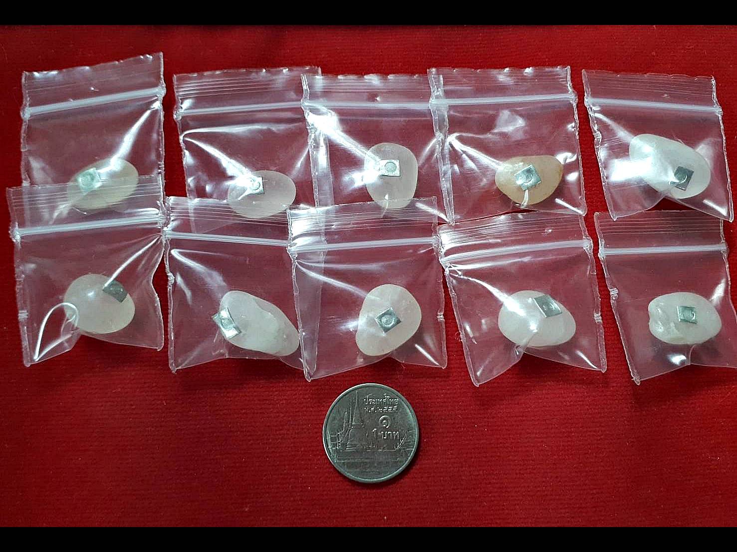 เม็ดหิน ปฐวีธาตุ (ติดแผ่นตะกั่วตอกโค็ด แผ่นตะกั่วรับพลังได้ดีรองจากทองคำ) ปี2562 #รับประกันแท้ - (มีพญานาครักษา1ตน ต่อ ปฐวีธาตุ1องค์) (กันภัยธรรมชาติ กันไฟ กันอาวุธ กันภัยมนุษย์)