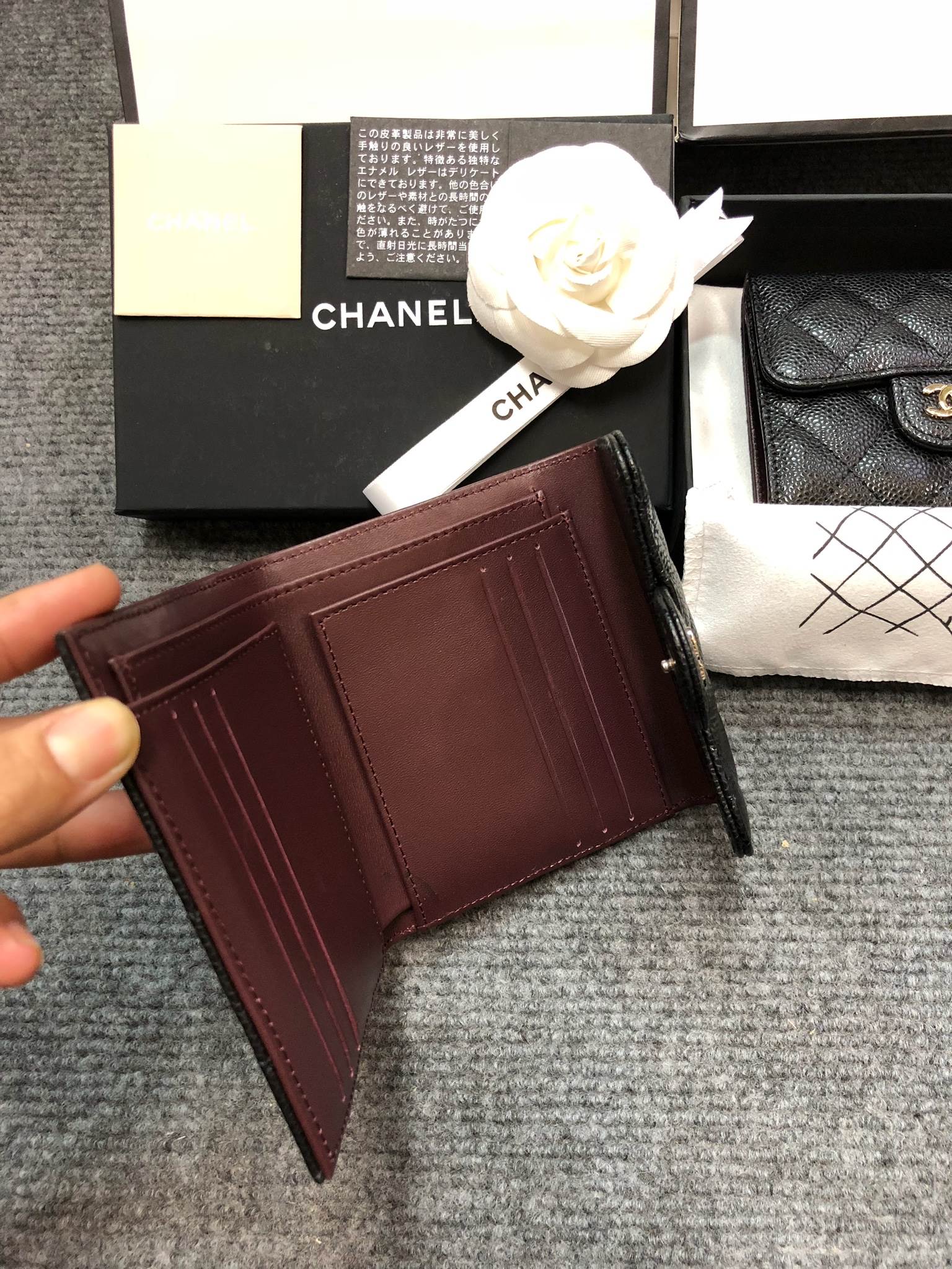 กระเป๋าสตางค์ cn caviar wallet สีดำ ใบสั้น