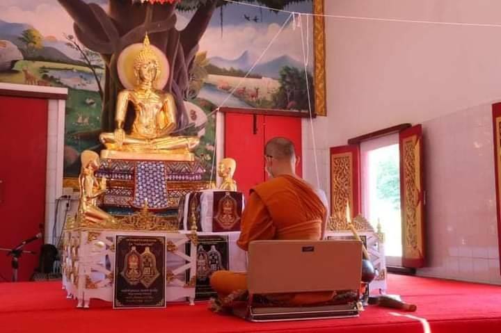 เหรียญท้าวเวสสุวรรณ ปางหน้าเทพบุตร หลังยันต์เกราะเพรช (โค็ดเลขสวย ๙๔) (ตอกโค็ดเจดีย์ ตอกเลขไทยรันเลข สลักนาม หลวงพ่อเล็ก วัดท่าขนุน และยันต์ต่างๆ) เนื้อเงินแท้ ลงยาเหลืองทอง ปี2564 (จัดสร้างน้อย เพียงแค่199เหรียญ) #รับประกันแท้ - หลวงพ่อเล็ก วัดท่าขนุน ปล