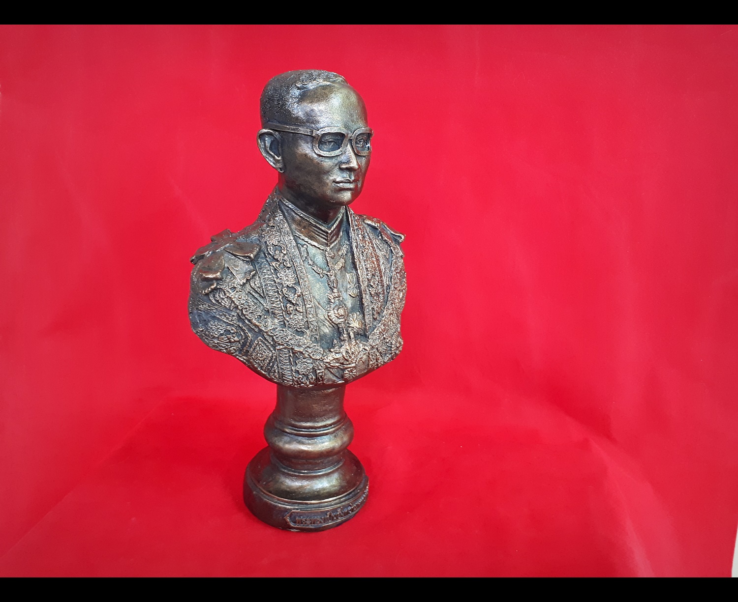 รูปหล่อ ร.9 ในหลวง ราชกาลที่ 9 พระบาทสมเด็จพระปรมินทรมหาภูมิพลอดุลยเดช ครึ่งองค์