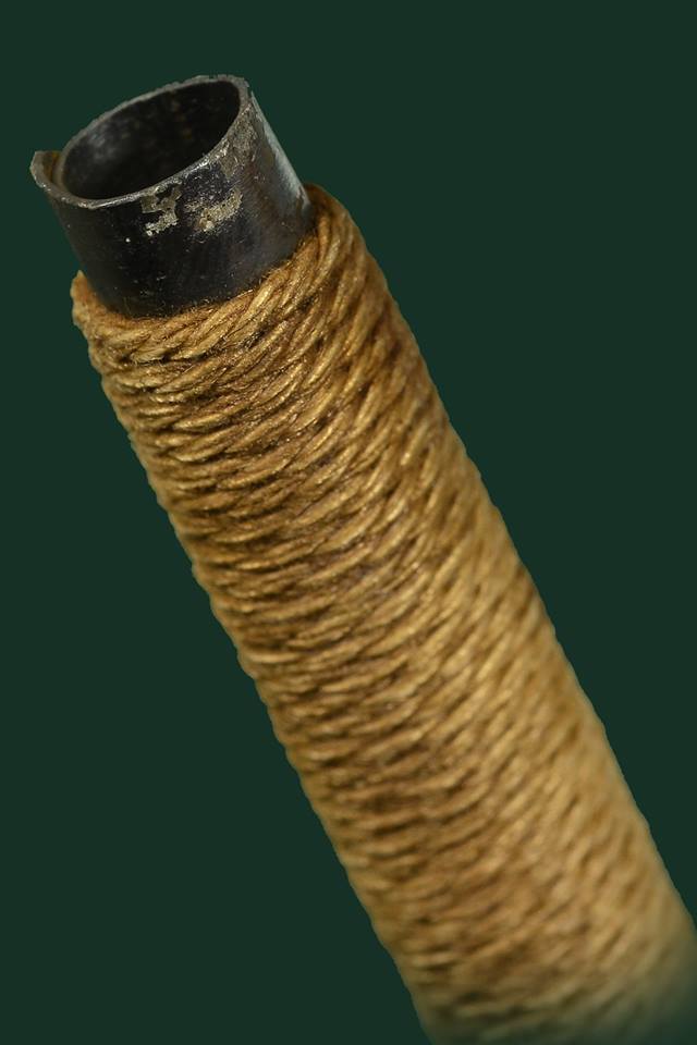 ตะกรุดเขาอ้อ ปี2556 เนื้อตะกั่ว หุ้มทักเชือก - (ท่านปู่ขุนพันธุ์ เป็นเจ้าพิธีปลุกเสก หลวงพ่อท่านกลั่น สร้าง)