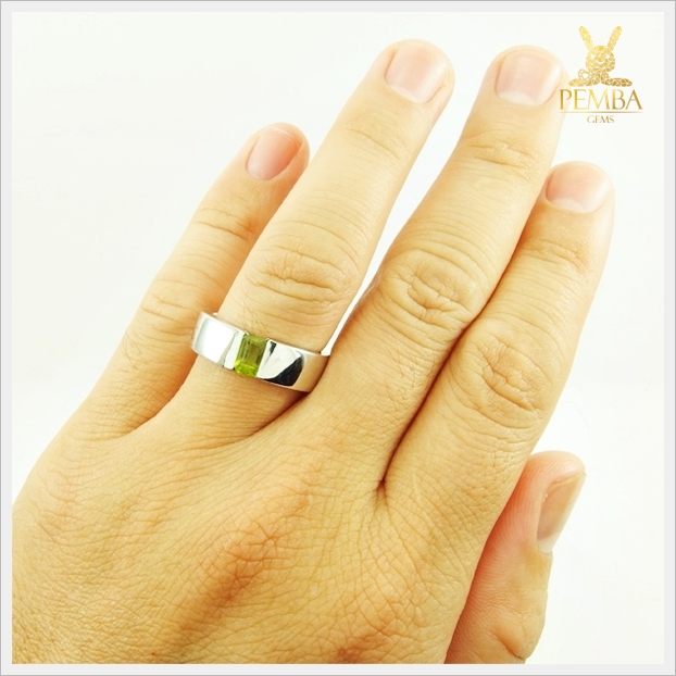 แหวนเพริดอต ทรงสี่เหลี่ยม เงินแท้925 ชุบทองคำขาว เรียบๆ แต่มีสไตล์