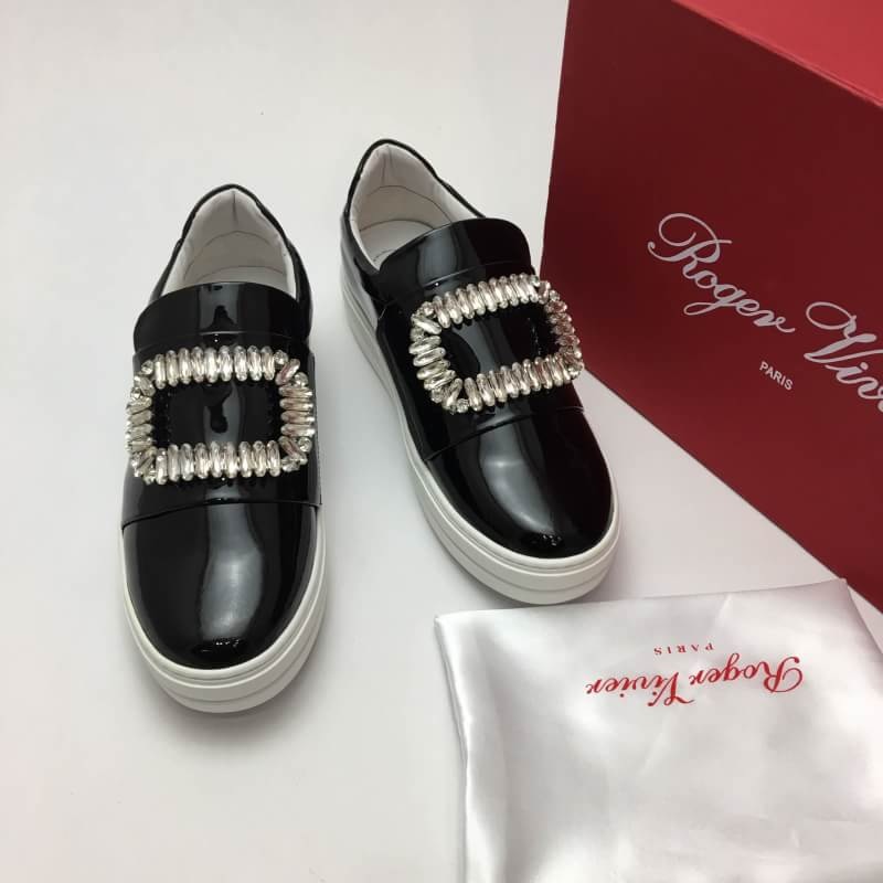 พร้อมส่ง รองเท้า rv sneakers สีดำเงา สอบถามไซส์ได้ค่ะสต็อคของเปลี่ยนตลอด