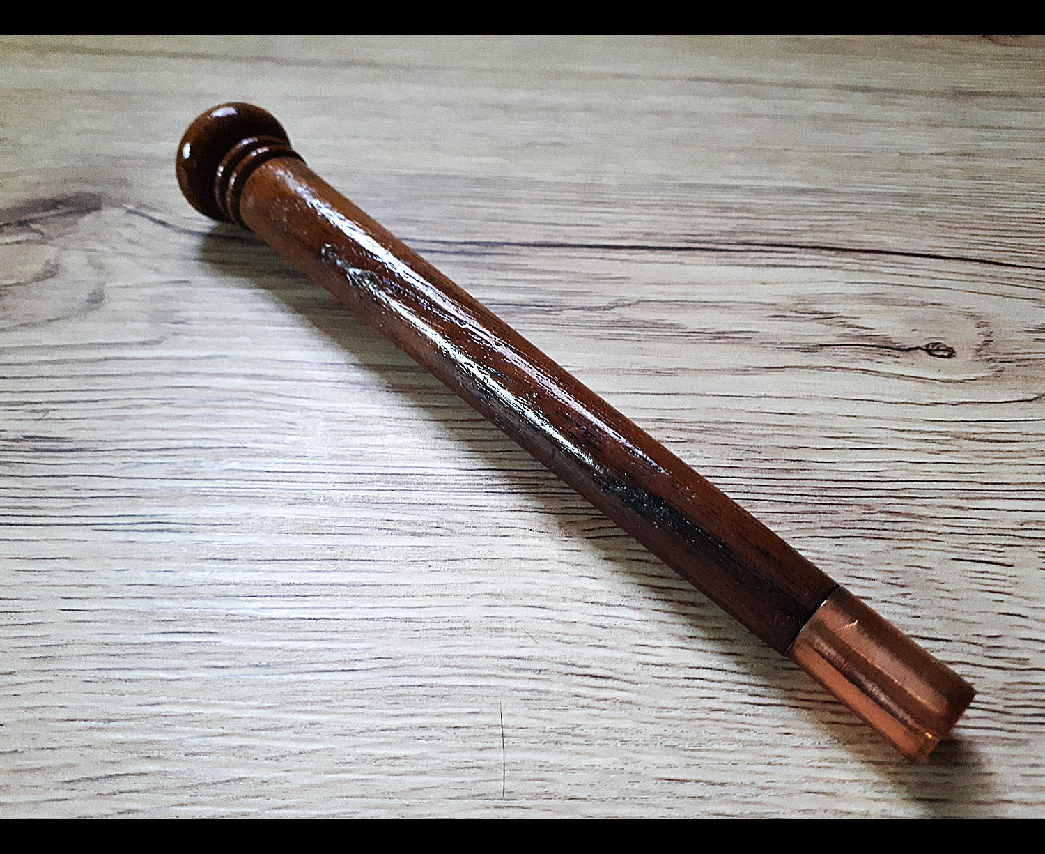 ไม้ครู (ทำจากเนื้อไม้คานโบสถ์ วัดพระพุทธบาท จ.สระบุรี) - (อานุภาพ มหาอำนาจคุมบริวาร อีกทั้งลาภและความเจริญ ด้วยจากบารมีครู) ยาว7นิ้ว