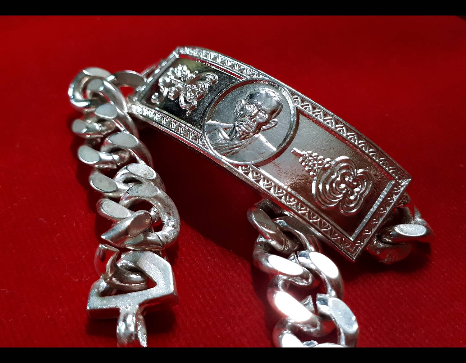 เลสข้อมือ รุ่นแรก หลวงพ่อกวย วัดโฆสิตาราม(วัดบ้านแค) เนื้ออัลปาก้า (น้ำหนัก 4 บาท) ปี2561