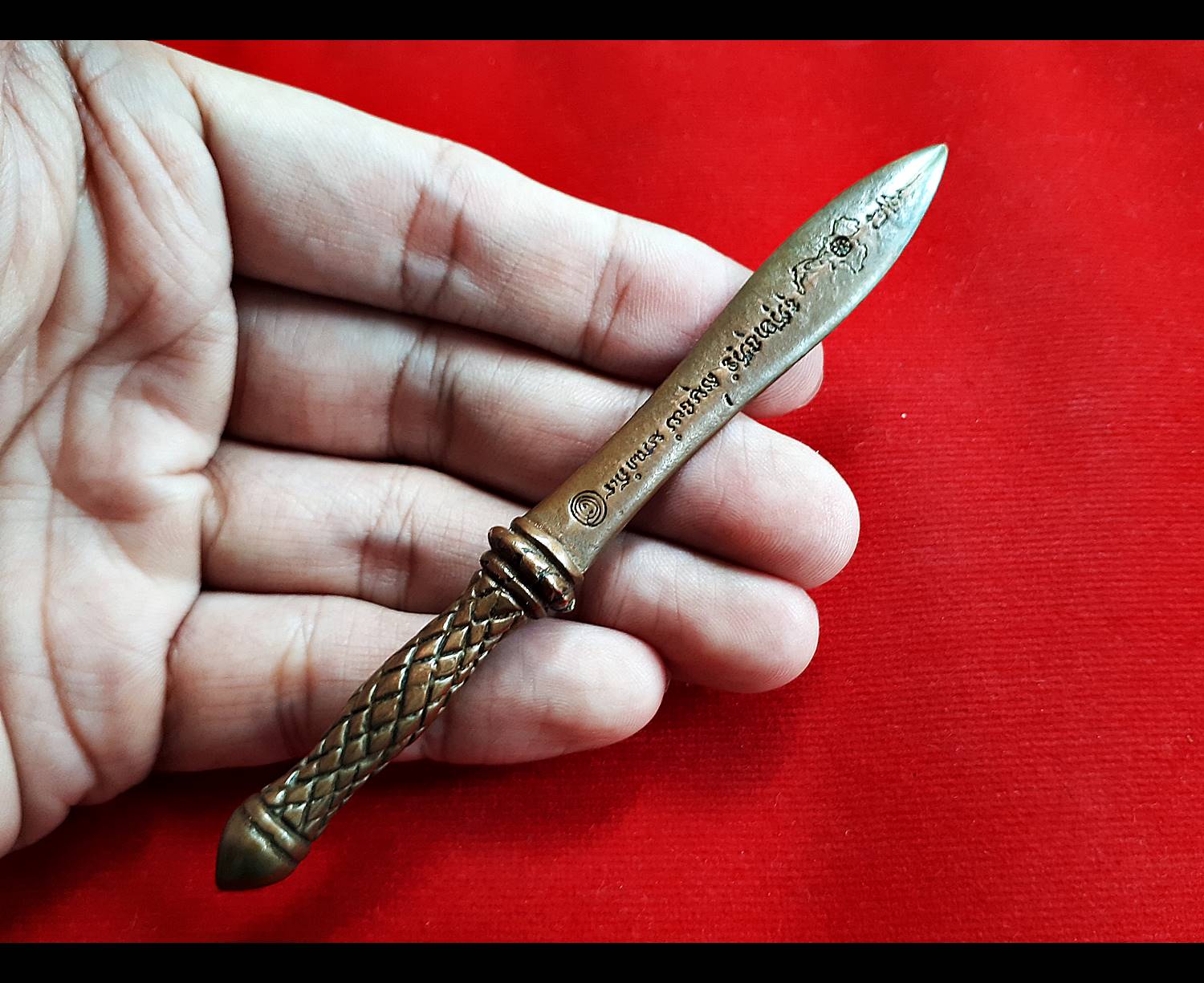 พระขรรค์ จักราวุธกำราบมาร มหาสะท้อนจักรพรรดิ เนื้อมหาชนวน (ผสมเหล็กไหลสุริยันราชา ผสมใส่ชนวนตะกรุดมหาสะท้อน) (ขนาด4นิ้ว) ปี2560 #รับประกันแท้ - หลวงพ่อเล็ก วัดท่าขนุน ร่วมปลุกเสก