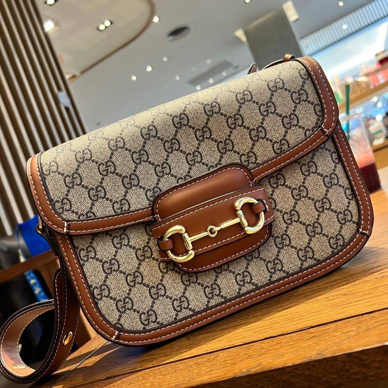 GC STRAP SHOULDER BAG (แอดไลน์ก่อนสั่งซื้อ)