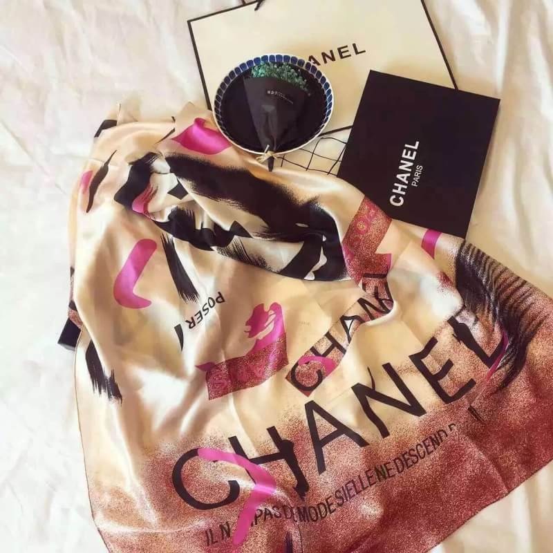 ผ้าพันคอ cn ผ้าคลุมไหล่ cn ปริ๊นลาย สีครีมชมพู