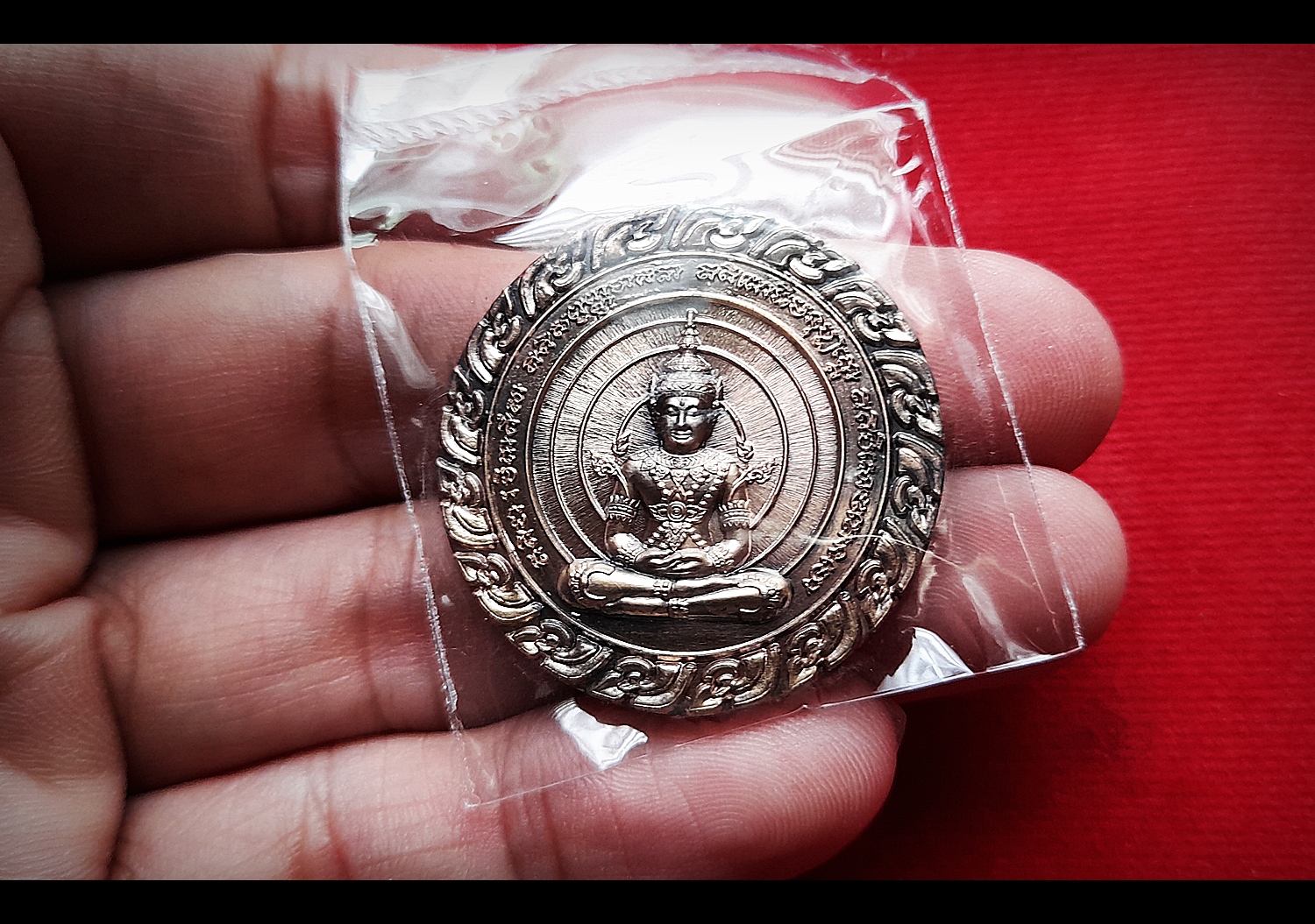 เหรียญพระมหาจักรพรรดิ์ (หลังสมบัติพระมหาจักรพรรดิ์ทั้ง7) (สมบัติจักรพรรดิรัตนะ7) ปี2563 เนื้อมหาชนวน - หลวงพ่อเล็ก วัดท่าขนุน / หลวงตาม้า วัดถ้ำเมืองนะ / วิชาธรรมกายสายหลวงปู่สด วัดปากน้ำ