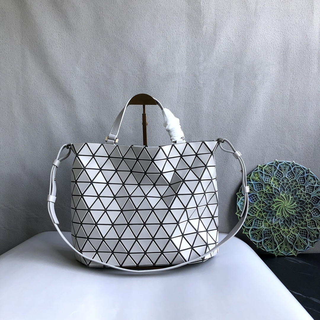 กระเป๋า issey crystal 35cm มีหลายสี