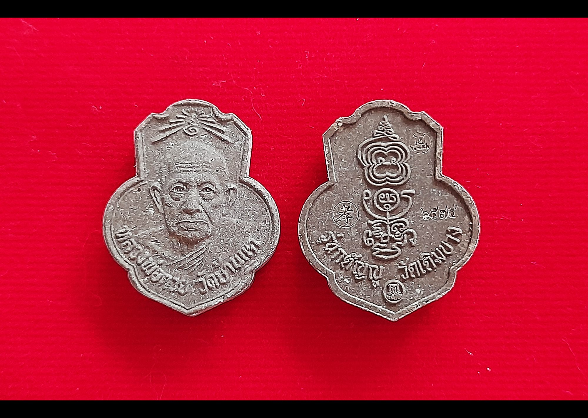 เหรียญ หลวงพ่อกวย วัดโฆสิตาราม หลังยันต์ครู ยันต์พระเจ้าอมโลก(นะโมพุทธายะ) เนื้อผงมวลสารเก่าพลอยเสกทันยุคหลวงพ่อกวย ปี2562 #รับประกันแท้ (หลังลงโค็ด3จุด #อักษรจีน #ยันต์ดวงแก้วพระสีวลี2จุด) - #พิธีดีมากดวงจิตหลวงพ่อกวยมาเสกให้เอง