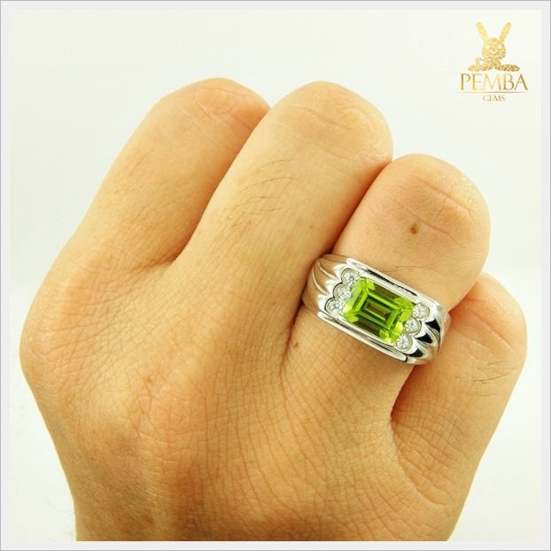 แหวนเพริดอตแท้ ทรงสี่เหลี่ยม เงินแท้925 ชุบทองคำขาว เท่อย่างมีสไตล์