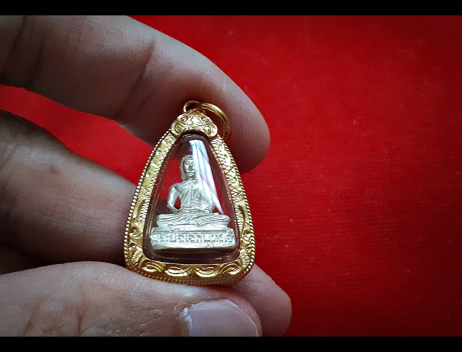 รูปหล่อ พระปัจเจกพระพุทธเจ้า รุ่นแรก เนื้อเงิน แท้ (ขนาด ห้อยคอ ลอยองค์ 1ซม) (พร้อมเลี่ยมกันน้ำ กรอบเงินแท้ ชุบทองแท้) ปี2550 - หลวงพ่อเล็ก วัดท่าขนุน