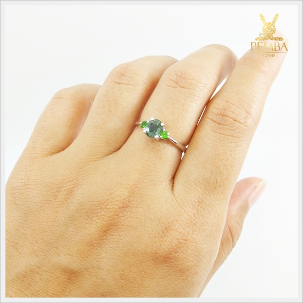 แหวนเขียวส่องแท้ เงินแท้925 ชุบทองคำขาว แหวนพลอยแท้