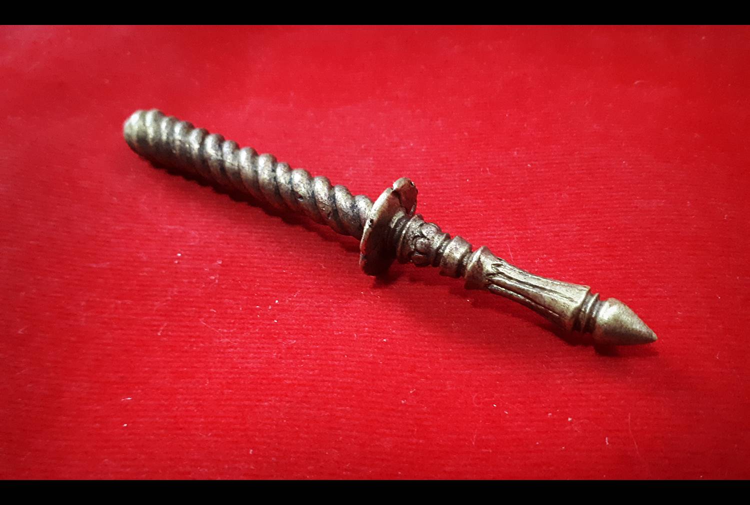 จตุราวุธ (อาวุธของ ท้าวมหาราชทั้งสี่ พลอง กระบอง พระขรรค์ จักร รวมอยู่ในเล่มเดียว) (เข้าพิธีปลุกเสก ยันต์เกราะเพรช เสาร์5 วัดท่าขนุน ปี2562) #รับประกันแท้