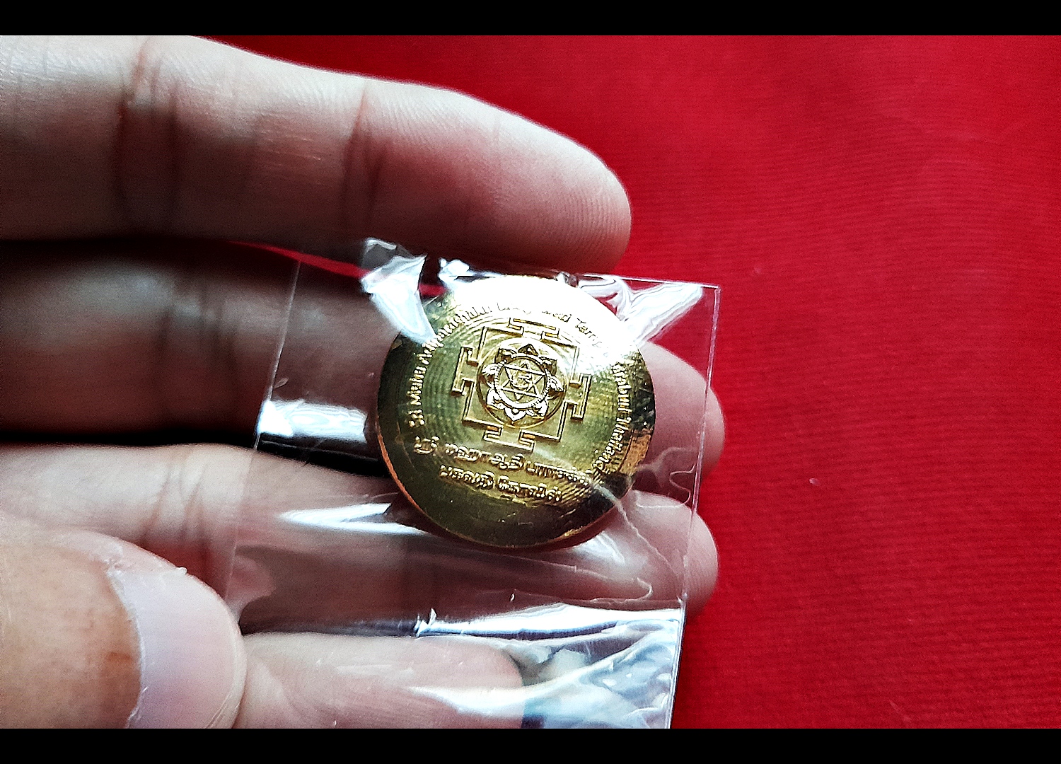 เหรียญ พระแม่ลักษมี 4กร เนื้อชุบทอง(ขนาด2.5ซม) วัดแขก ปี2562 (เข้าพิธีปลุกเสกแล้ว สายแขก)