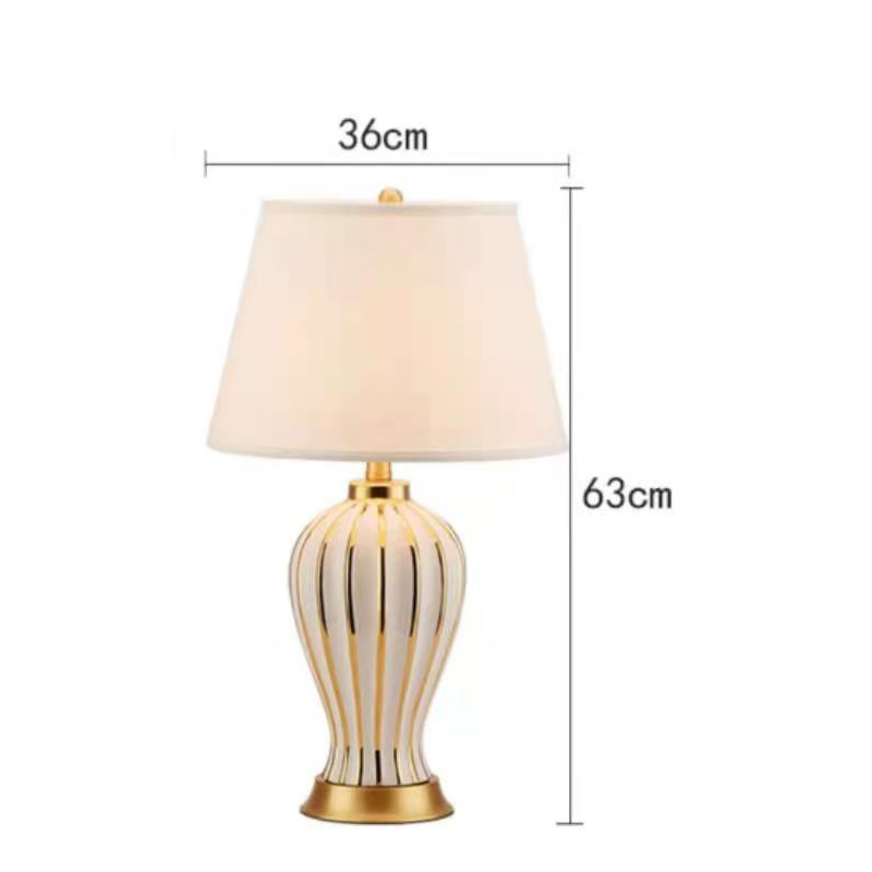 โคมไฟตั้งโต๊ะเซรามิกโป๊ะผ้าสไตล์โมเดิร์นลักชัวรี่ [TB0213]