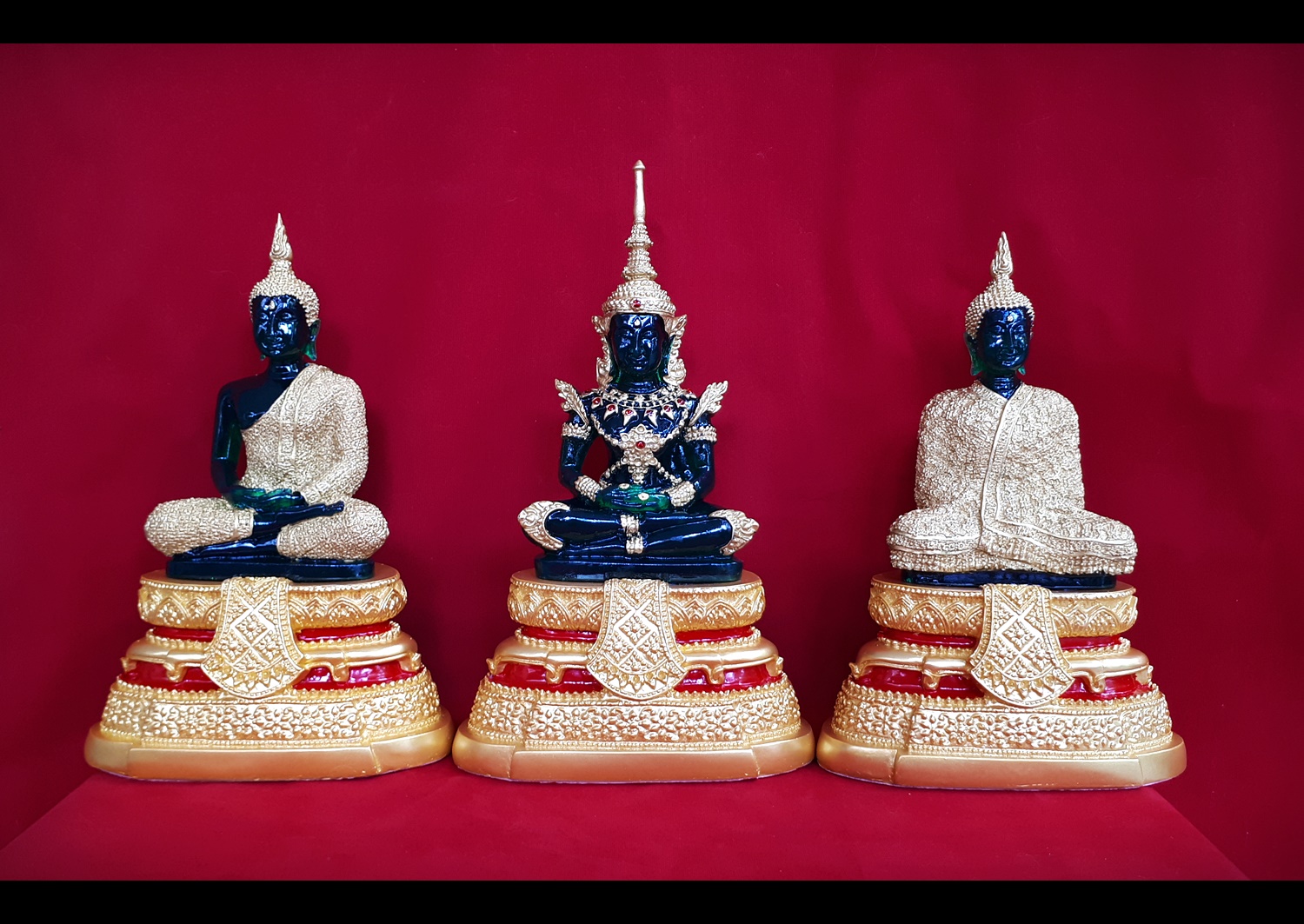 พระแก้วมรกต 3ฤดู ปาง ฤดูหนาว ฤดูร้อน ฤดูฝน พระพุทธรูปขนาดบูชา ขนาด 9นิ้ว เนื้อเรซิ่น ลงสีทอง