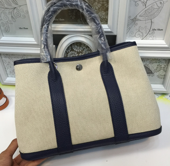 กระเป่า hm garden party leather + canvas 30 cm ตอนนี้มีแต่งานสั่งทำราคาหลักหมื่นสอบถามได้ค่ะ