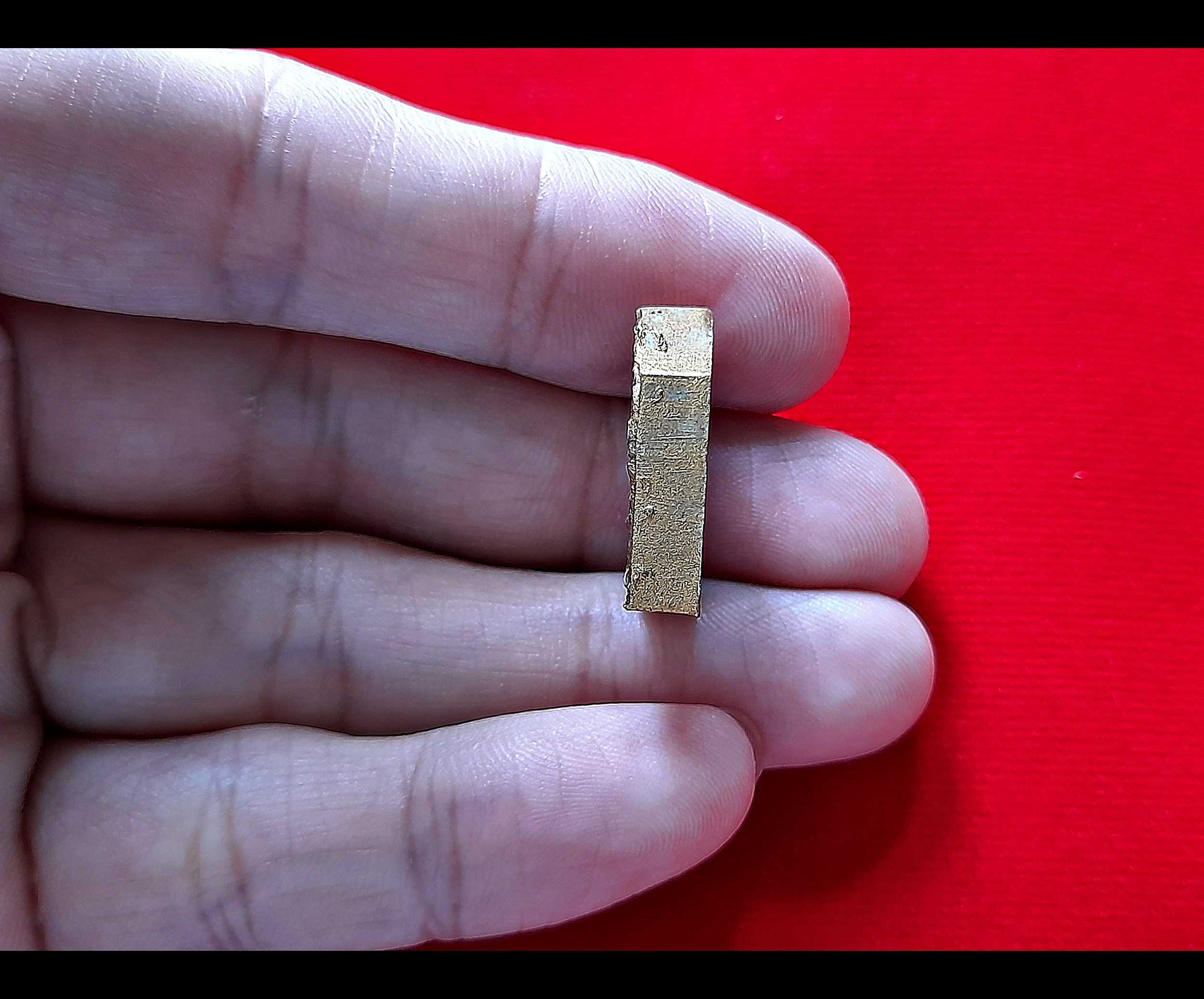 พระขุนแผน พรายกุมาร หน้าทอง หลังพิมพ์ลายเซ็นต์ #พิมพ์เล็ก เนื้องผง(ผสมพรายกุมารหลวงปู่ทิม วัดระหารไร่) ปี2540 #รับประกันแท้และทันยุค - หลวงพ่อยงยุทธ วัดเขาไม้แดง จ.ชลบุรี