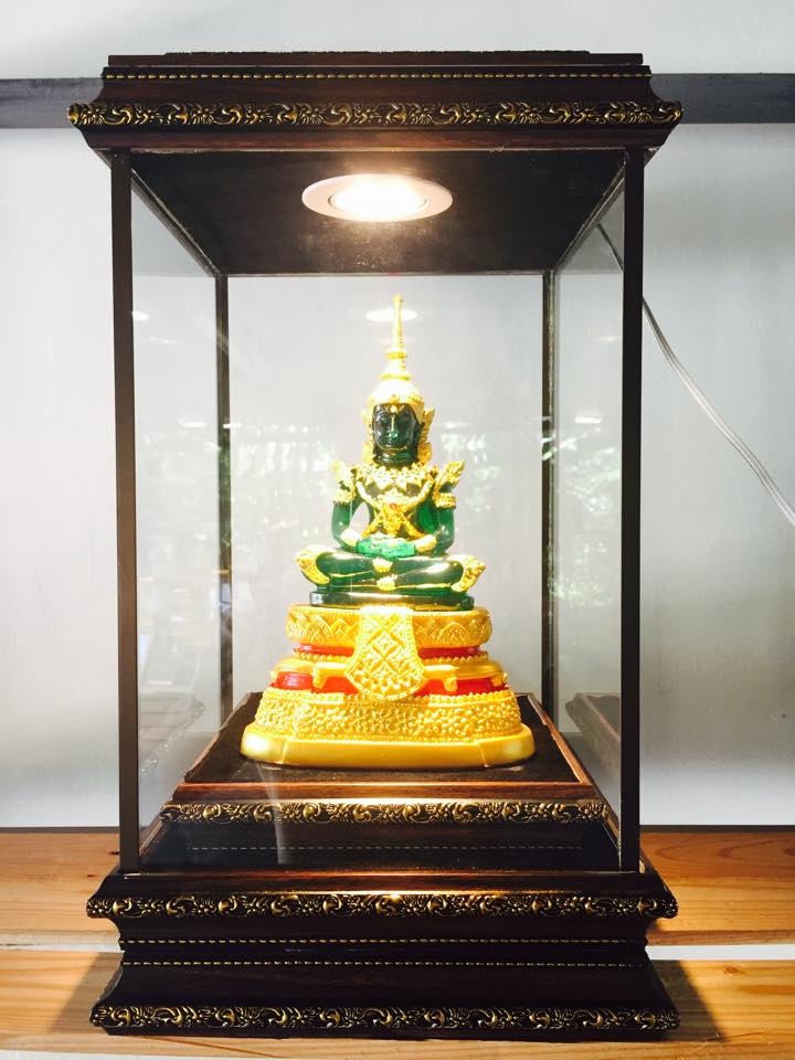 ตู้กระจก ตู้โชว์ ครอบใส่ พระ (มีไฟส่องสว่าง) (ขนาด สูง14นิ้ว ลึก8นิ้ว กว้าง10นิ้ว) - (งานสั่งทำพรีออเดอร์ใช้เวลา 4-5วัน)