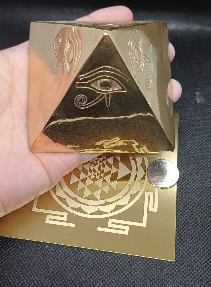 พีระมิด(ใหญ่) เนื้อทองเหลือง ปี2568 - หลวงพ่อบ๊ะ วัดโพธิลังการ์