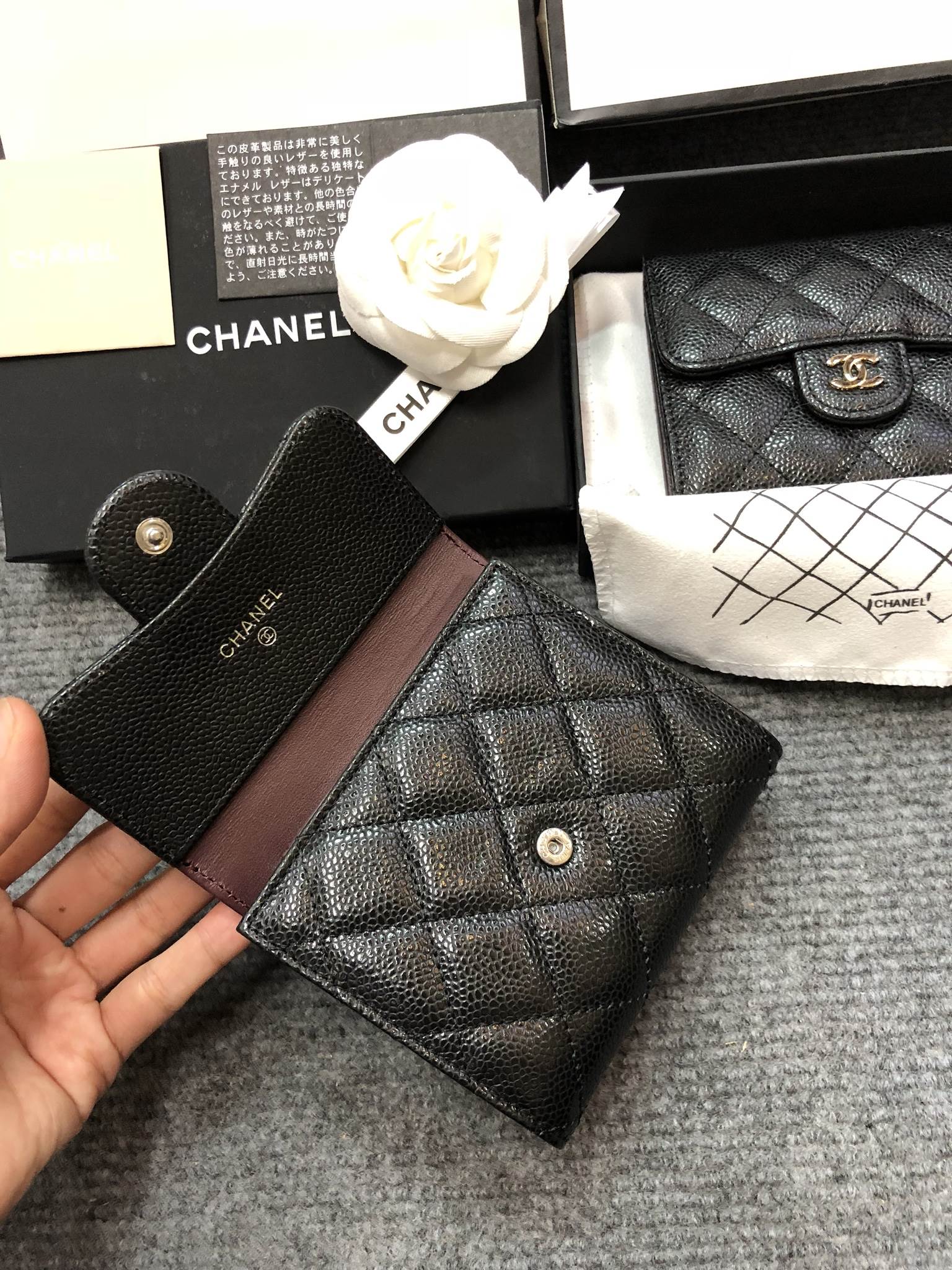 กระเป๋าสตางค์ cn caviar wallet สีดำ ใบสั้น