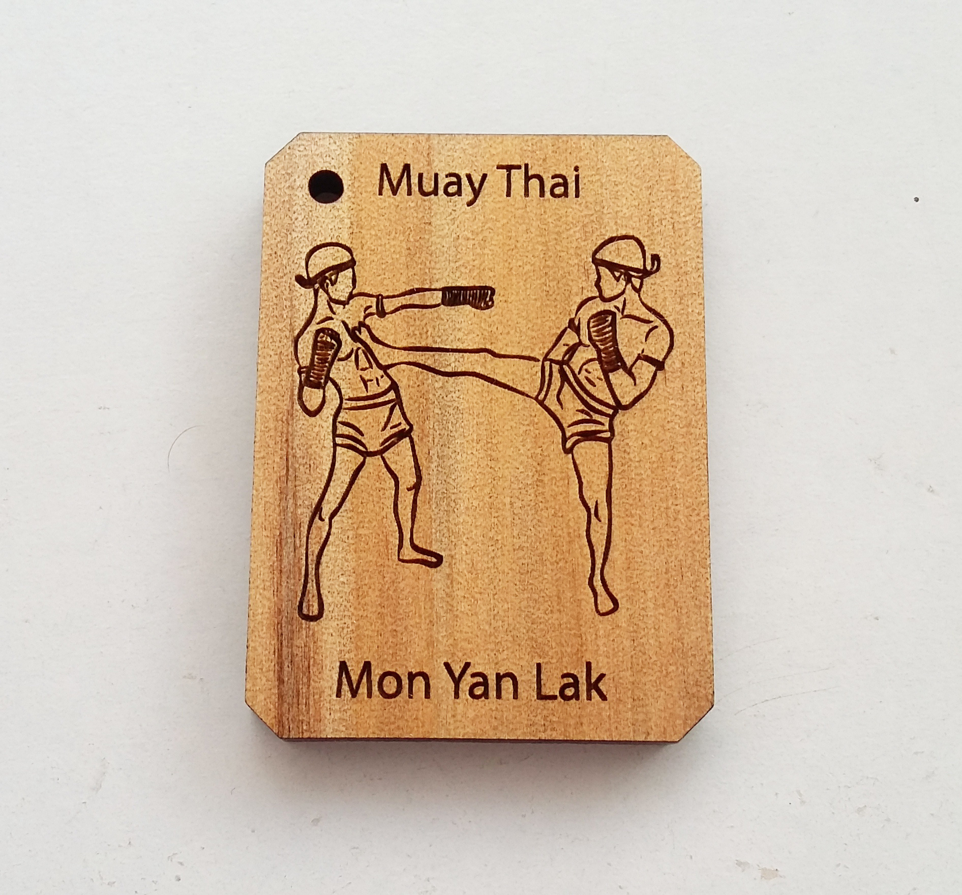 พวงกุญแจไม้แกะสลัก แม่ไม้มวยไทย-มอญยันหลัก