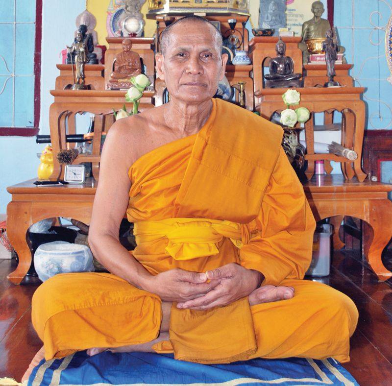 รูปบูชาสี หลวงพ่อกวย วัดโฆสิตาราม รุ่นมหาบารมี 61 (ขนาด 12x16นิ้ว)