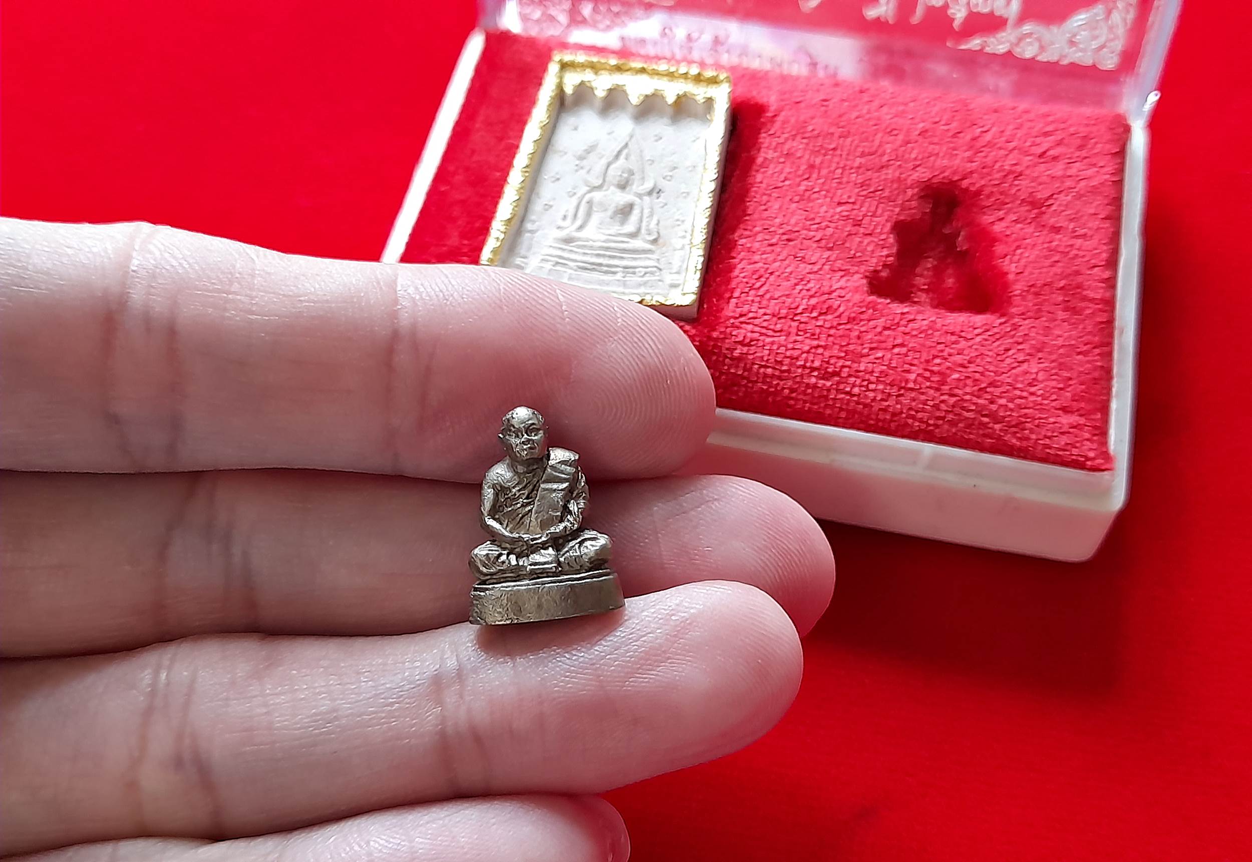 พระพุทธชินราช หลัง รูปเหมือน หลวงพ่อยงยุทธ ออกธุดงค์ ปิดทองเดิม เนื้องผง(เส้นผมเกศา พลอยเสก) + รูปหล่อ เต็มองค์ เนื้อโลหะ (ชุดกฐิน) ปี2537 #รับประกันแท้และทัน - หลวงพ่อยงยุทธ วัดเขาไม้แดง จ.ชลบุรี