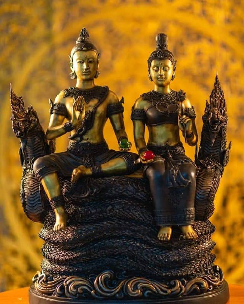 รูปหล่อ พญานาคราชคู่ (ท่านปู่นาคา-ปู่ศรีสุทโธ ท่านยานาคี-ศรีปทุมวัน) นั่งบัลลังก์ เนื้อโลหะทองเหลือง (หน้าตัก 9นิ้ว)