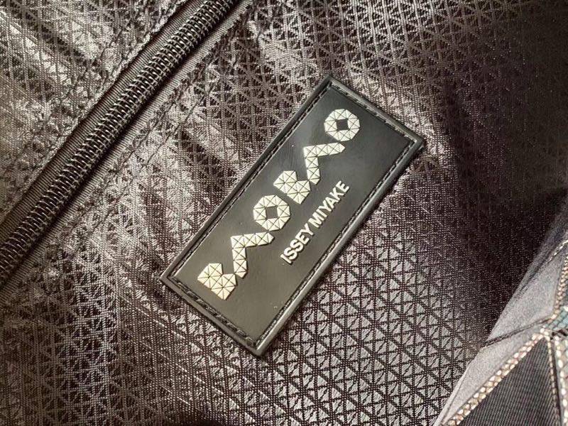 กระเป๋า issey rainbow สีรุ้ง 10*10 แบบพลอย