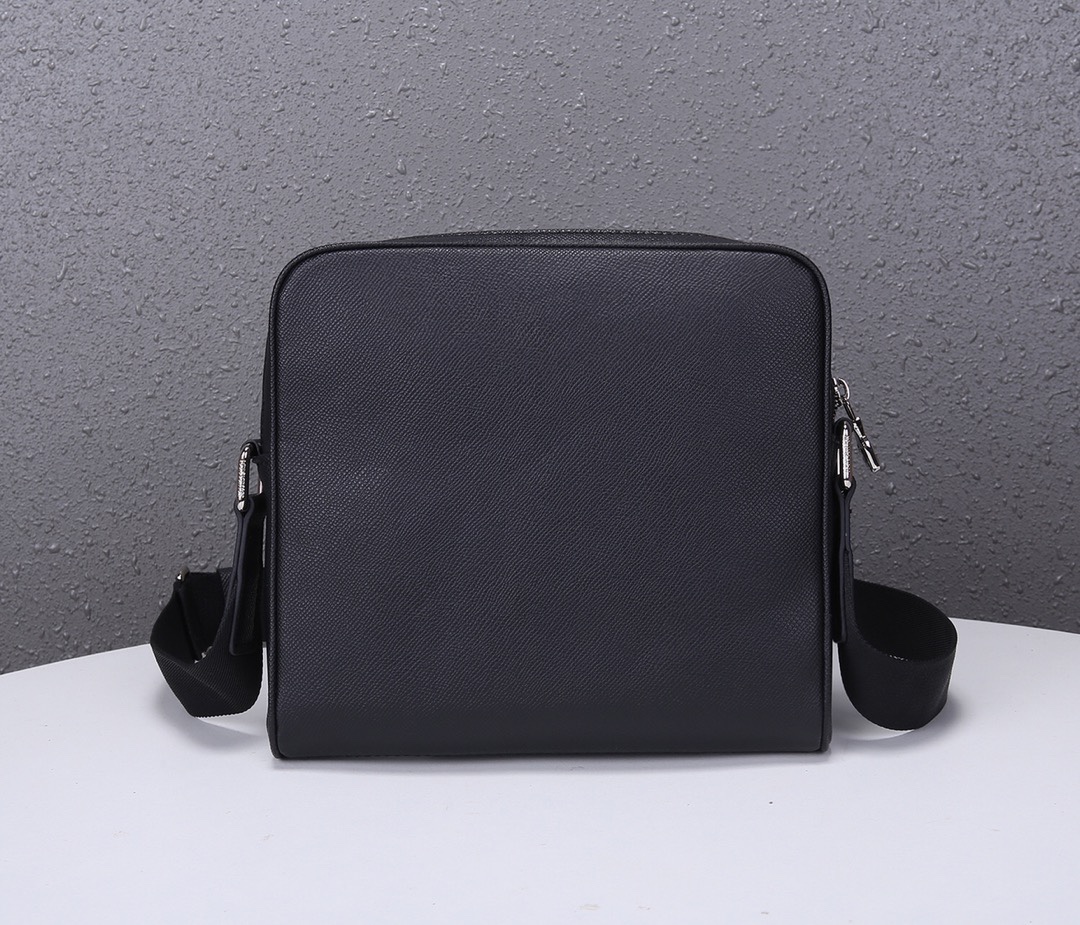 กระเป๋า l messenger Alex taiga 21x24cm