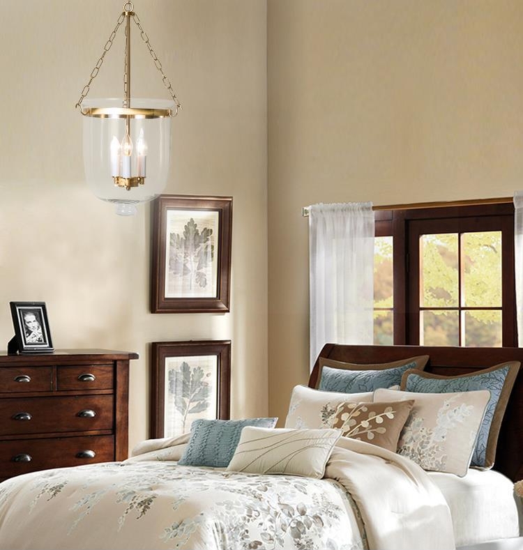 โคมไฟแขวนเพดานแก้วใสทรงโถโครงเหล็กสีทอง ไฟทรงแท่งเทียน 3 ดวง สไตล์ American Modern [GC3522]