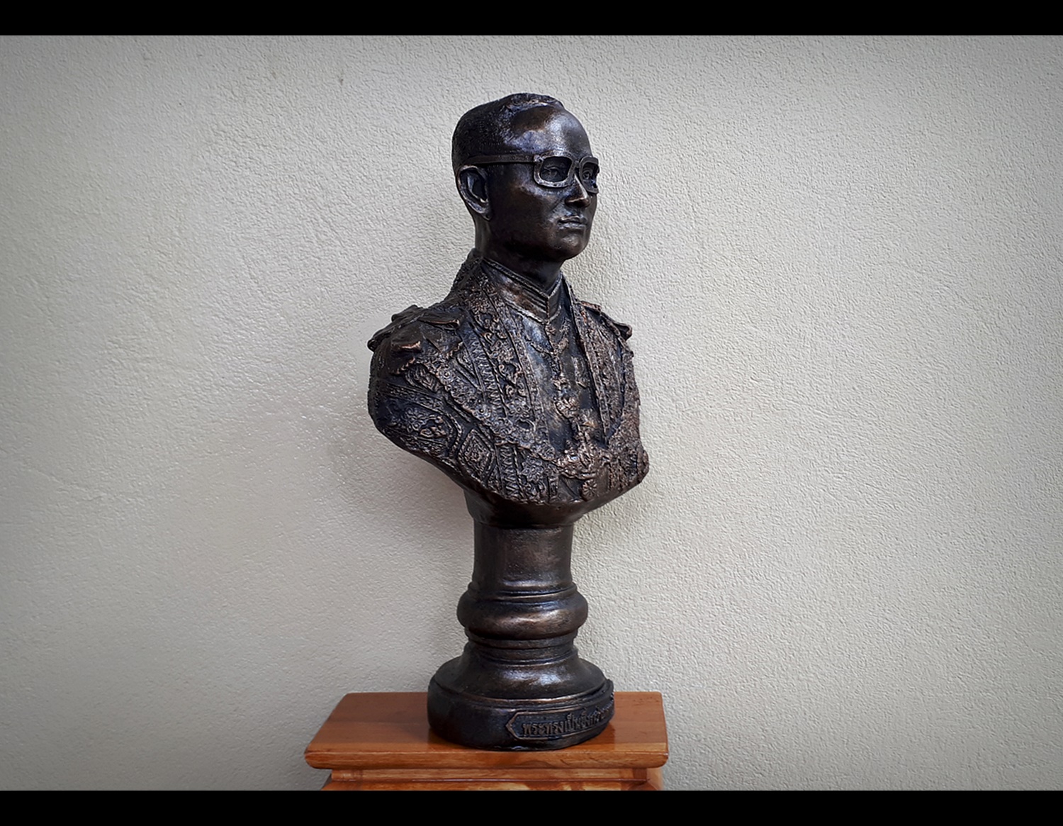 รูปหล่อ ร.9 ในหลวง ราชกาลที่ 9 พระบาทสมเด็จพระปรมินทรมหาภูมิพลอดุลยเดช ครึ่งองค์