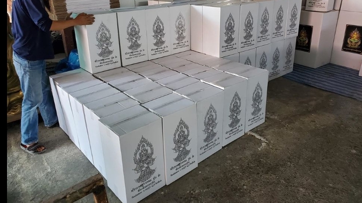 รูปหล่อ ท้าวเวสสุวรรณ ยืนถือกระบอง ทรงบน หลัง ราหู เนื้อทองเหลือง เต็มสูตร งานเน้นรายระเอียดปราณีต (ขนาดสูง16นิ้ว) - (ราหู มี ปีกเป็นครุฑ มี ลำตัวเป็นพญานาค) - (ปลุกเสกฤกษ์ เสาร์5 ปี2563)