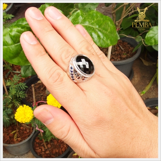 แหวนนิล เสริมอำนาจบารมี ลูกน้องรักใคร่ ใส่ติดนิ้วทำงานได้ทุกๆ วัน