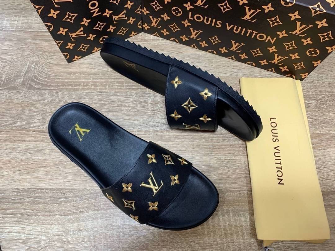 รองเท้าแตะ lv sandal ชาย มีหลายแบบหลายลาย size 38-45 กดดูแบบเพิ่มด้านใน